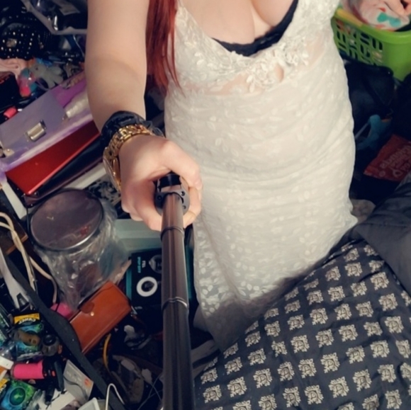 White flower and leaf dress - Picture 8 of 16